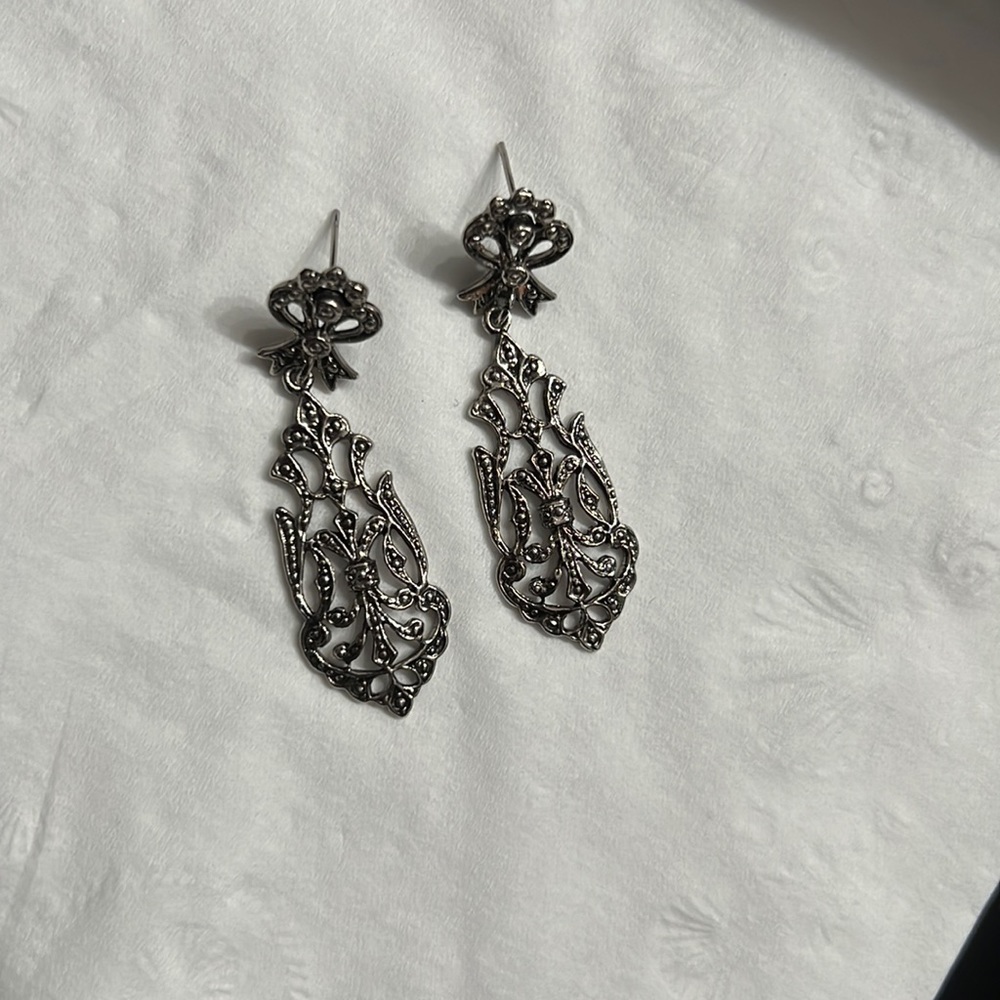 Black/silver dangling earrings